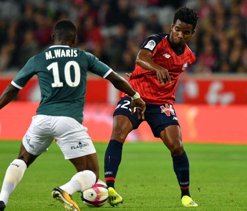 包含广州队迎法甲关键赛，冲刺阶段内部沟通，质疑声仍在，更衣室氛围转暖的词条